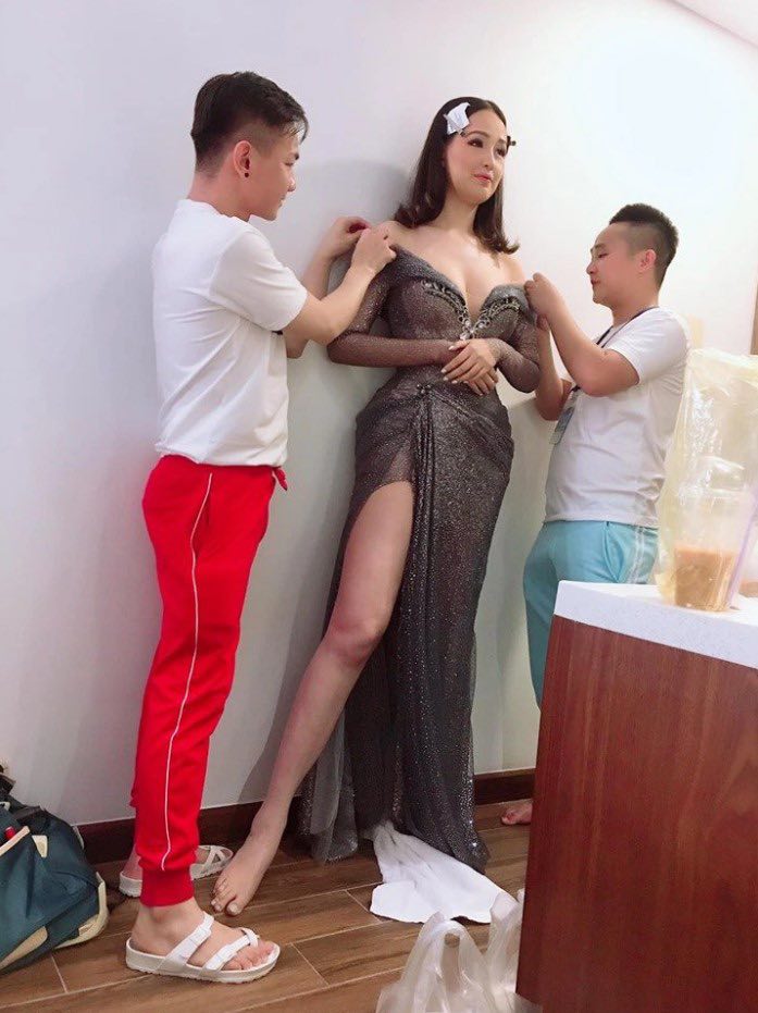 Những người đàn ông may mắn được tận tay sửa váy áo cho mỹ nhân Việt - Hình 6