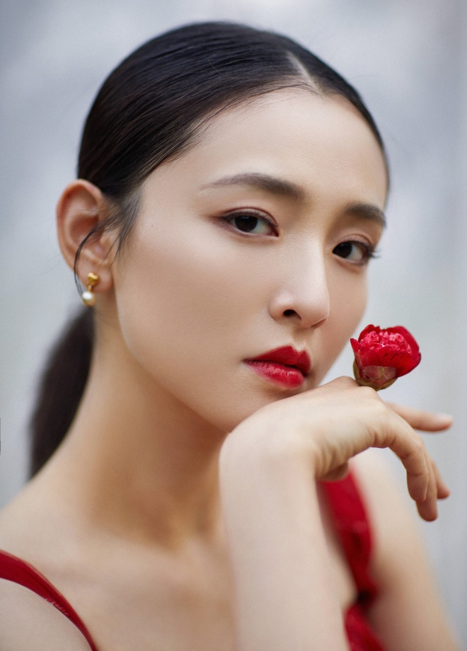 Tỷ Tỷ Đạp Gió Rẽ Sóng: Chi Pu bị Ngô Thiến, Trương Gia Nghê đá văng, có nguy cơ về nước - Hình 5