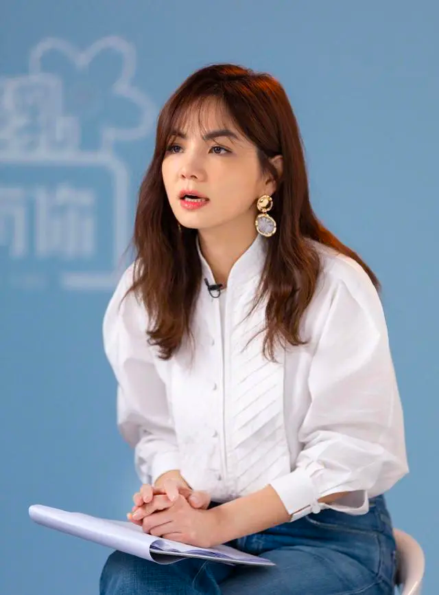 Ella Trần Gia Hoa - Nâng đỡ Chi Pu tại Đạp Gió Rẽ Sóng: Nữ thần thanh xuân nổi tiếng khắp Châu Á - Hình 4
