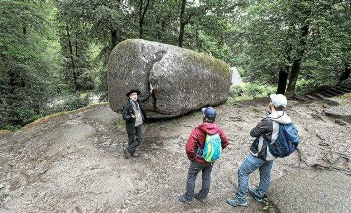 Lạ lùng tảng đá nặng tới 137 tấn nhưng ai cũng có thể dễ dàng di chuyển La-lung-tang-da-nang-toi-137-tan-nhung-ai-cung-co-the-de-dang-di-chuyen-062-6902642