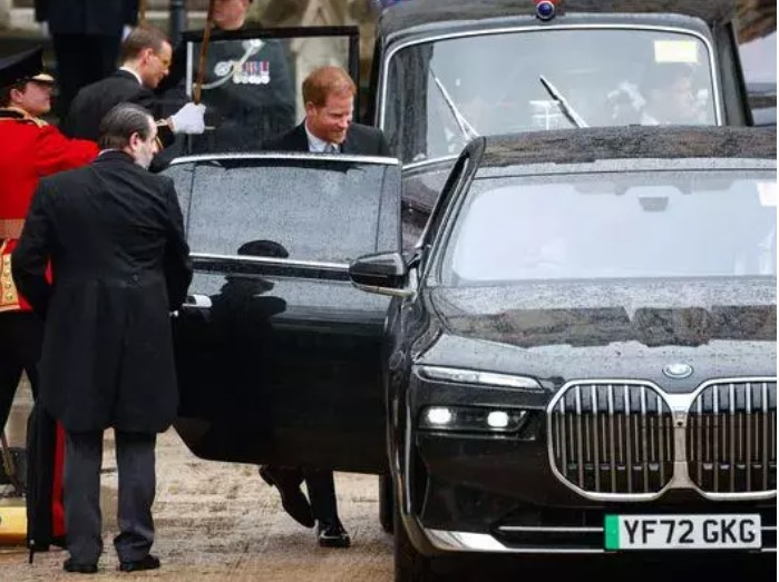 Meghan Markle mất tích, Vương tử Harry bị chuyên gia bóc trần thái độ ở Lễ đăng quang Vua Charles - Hình 6
