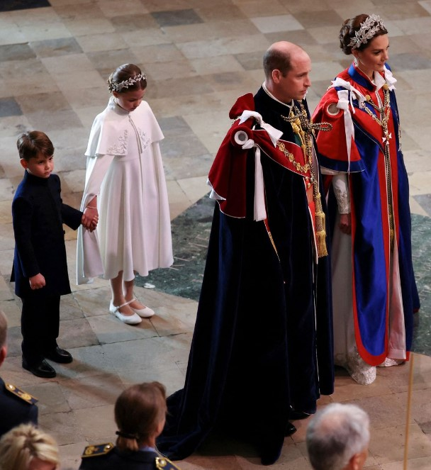 Meghan Markle mất tích, Vương tử Harry bị chuyên gia bóc trần thái độ ở Lễ đăng quang Vua Charles - Hình 5