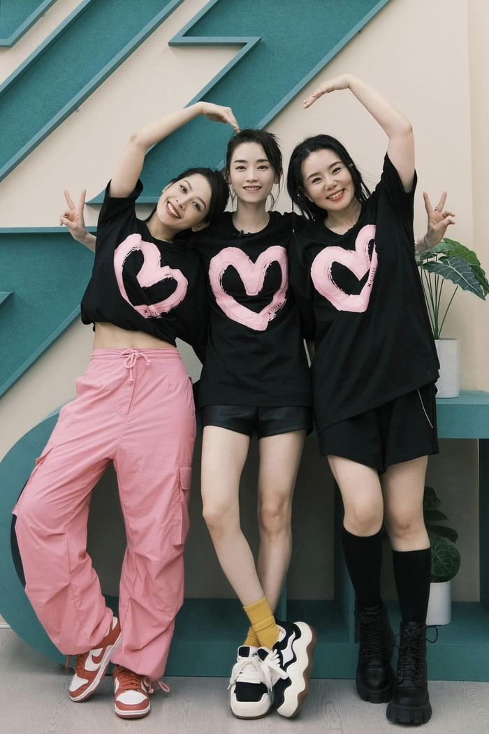 Đạp Gió 2023: Chi Pu lột xác trong công diễn 3, được chị đại bênh vực giọng hát yếu? - Hình 9