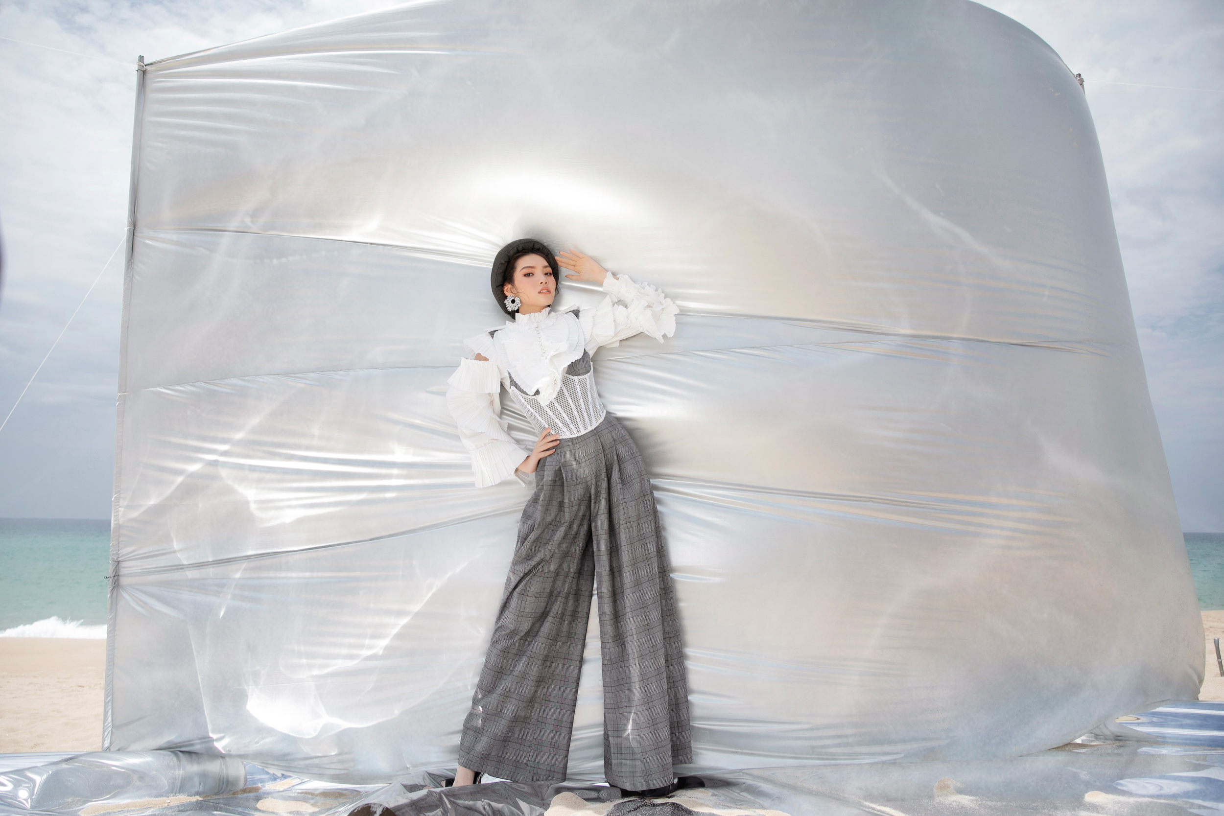 Học trò cưng Ngọc Châu của siêu mẫu Xuân Lan debut với vai trò mới tại show DRFW 2023 - Hình 6