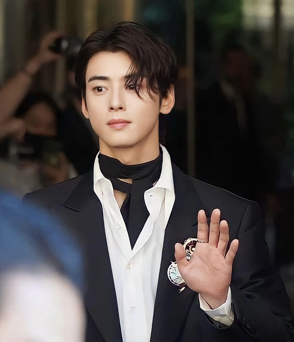 Song Hye Kyo - Cha Eun Woo gây náo loạn sân bay, nghi vấn tòm tem 2 tiếng trong xe là chính xác? - Hình 9