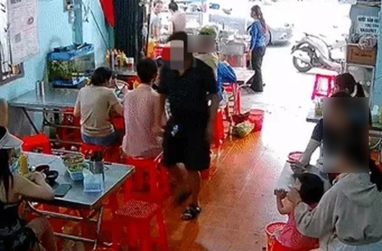 Nam thực khách đi ăn giở thói côn đồ, đập nát bát đũa, đòi mua nhang cúng chủ quán chỉ vì nhầm món - Hình 5
