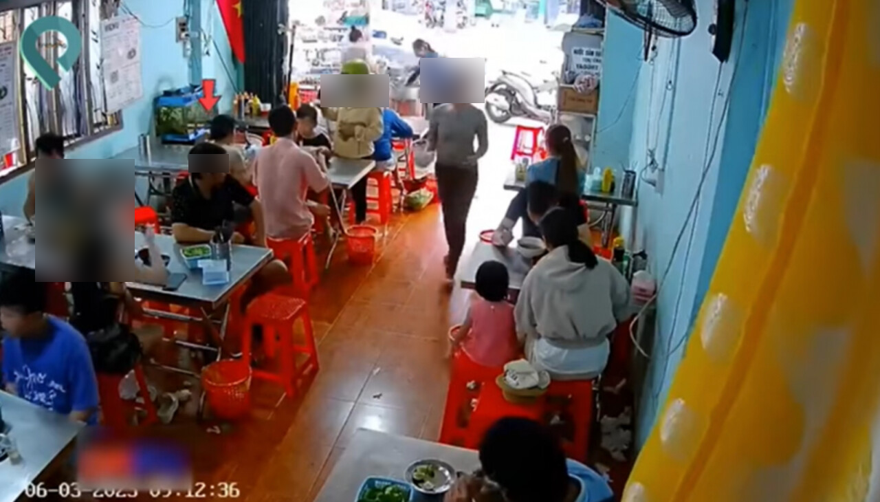 Nam thực khách đi ăn giở thói côn đồ, đập nát bát đũa, đòi mua nhang cúng chủ quán chỉ vì nhầm món - Hình 1