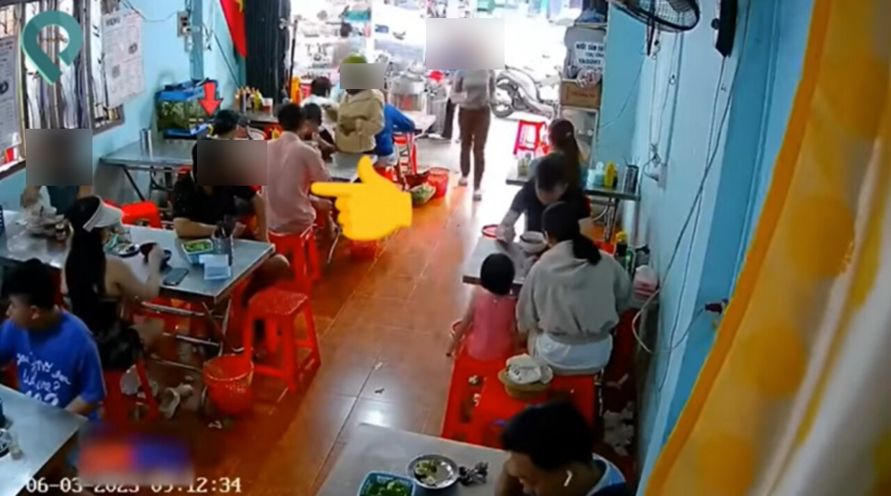 Nam thực khách đi ăn giở thói côn đồ, đập nát bát đũa, đòi mua nhang cúng chủ quán chỉ vì nhầm món - Hình 2