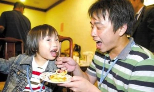 Tiểu Tiểu Bân: Thần đồng diễn xuất, bị cha ruột xem như ATM di động, giờ làm nhân viên vệ sinh - Hình 2