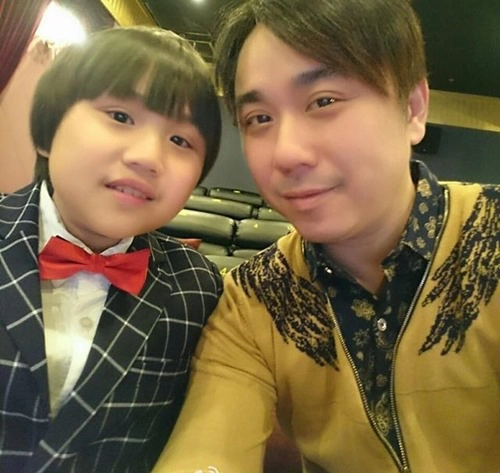 Tiểu Tiểu Bân: Thần đồng diễn xuất, bị cha ruột xem như ATM di động, giờ làm nhân viên vệ sinh - Hình 5