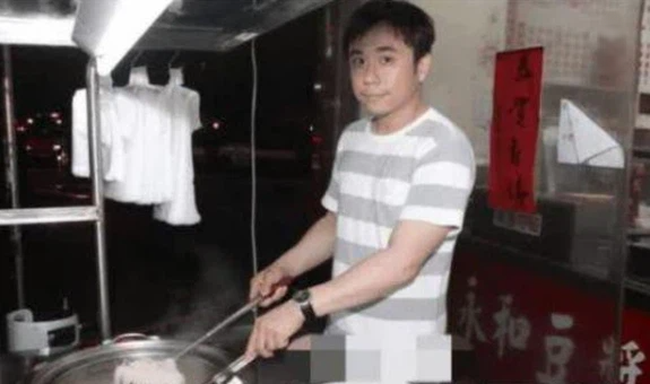 Tiểu Tiểu Bân: Thần đồng diễn xuất, bị cha ruột xem như ATM di động, giờ làm nhân viên vệ sinh - Hình 8