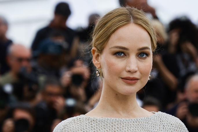 Kiều nữ Jennifer Lawrence gây sốc khi tố mẹ bán bồn cầu của mình và thói bịa chuyện kỳ quặc? - Hình 1
