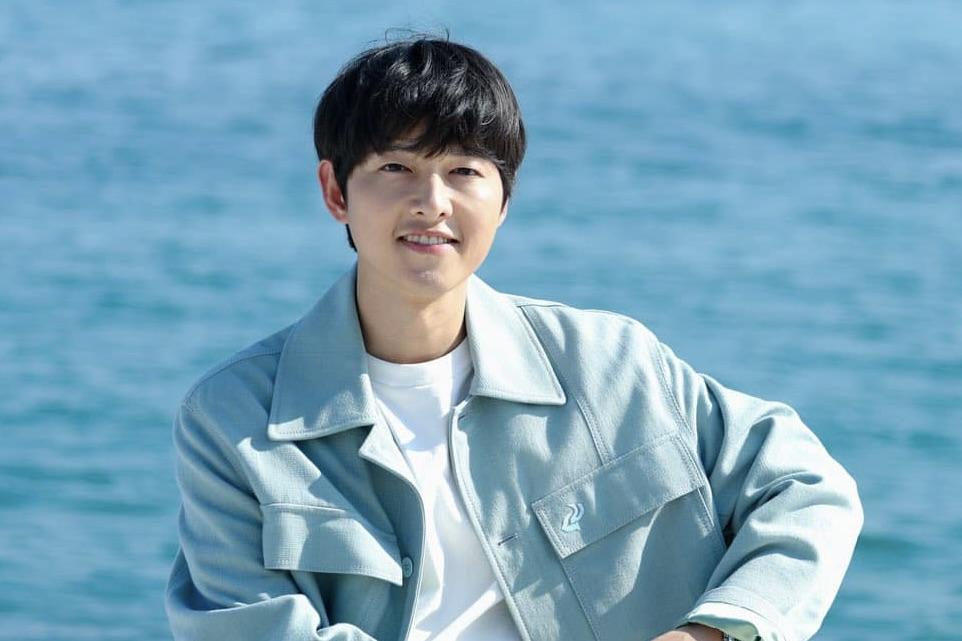 Song Joong Ki bị chỉ trích không tôn trọng vợ khi vừa có con, dân mạng thấy may mắn cho Song Hye Kyo - Hình 2