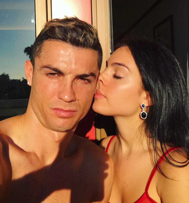 Ronaldo và bạn gái Georgina kiện tụng, gây náo loạn đường phố sau khi lộ bản hợp đồng chung sống? - Hình 4