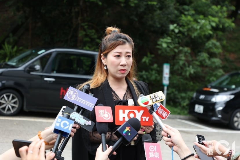 Thái Thiên Phượng cuối cùng cũng được tổ chức tang lễ: Mẹ đi không vững, chồng mới có động thái lạ - Hình 6