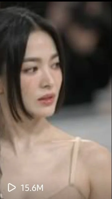 Song Hye Kyo để lộ ảnh đang lăn giường với người ấy, Lee Min Ho bít cửa, Song Joong Ki mừng húm - Hình 7