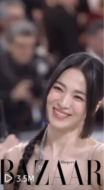 Song Hye Kyo để lộ ảnh đang lăn giường với người ấy, Lee Min Ho bít cửa, Song Joong Ki mừng húm - Hình 6