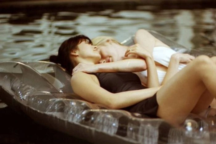 Song Hye Kyo để lộ ảnh đang lăn giường với người ấy, Lee Min Ho bít cửa, Song Joong Ki mừng húm - Hình 3