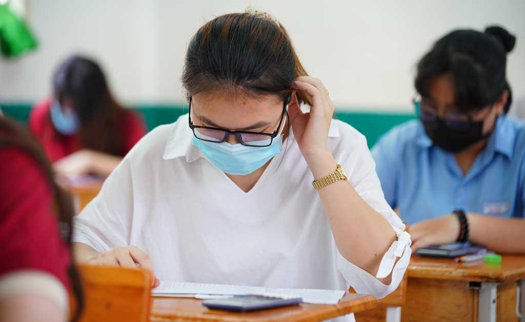 Vụ lộ đề thi tốt nghiệp THPT: Xác định giáo viên phím trước cho họ hàng, quen biết? - Hình 3