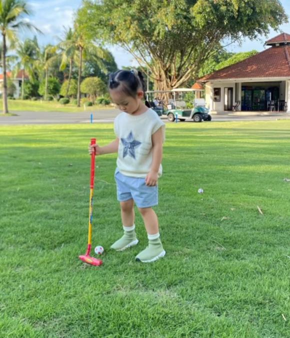 Ái nữ nhà Cường Đô La lên đồ ra sân chơi golf, phong thái con nhà nòi làm ai cũng trầm trồ - Hình 4