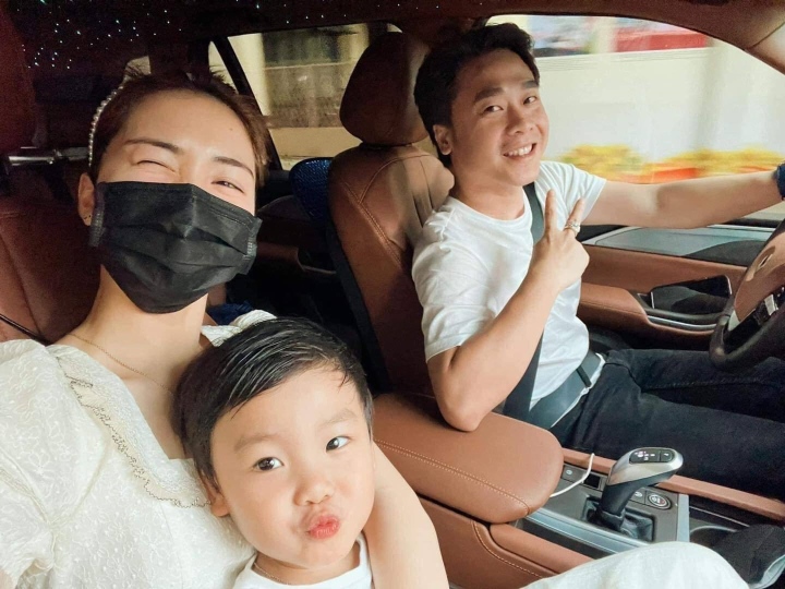 Hòa Minzy và cuộc sống mẹ đơn thân: Thăng hạng nhan sắc lẫn sự nghiệp, có con trai làm chỗ dựa - Hình 11
