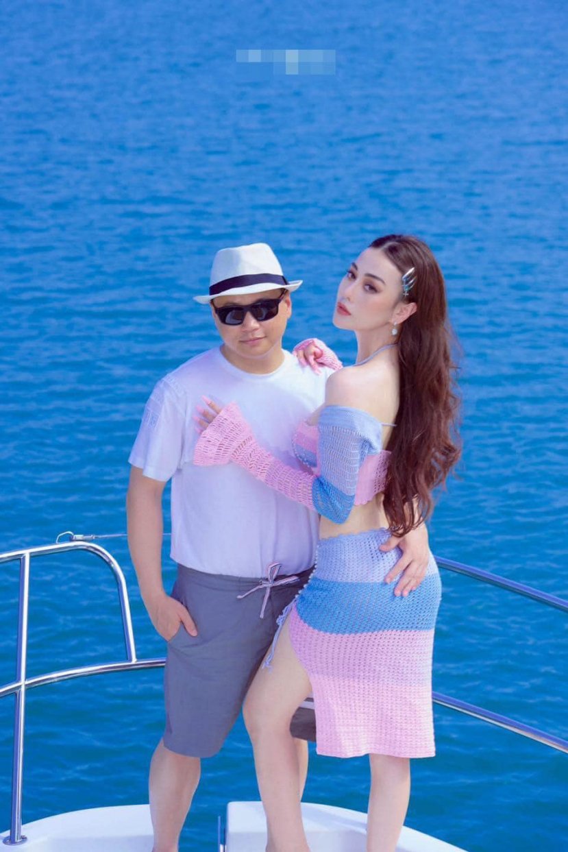 Bộ ảnh căng đét của Shark Bình và Phương Oanh trên du thuyền sau khi kết hôn - Hình 1