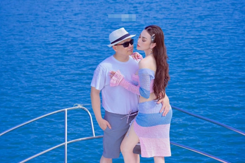 Bộ ảnh căng đét của Shark Bình và Phương Oanh trên du thuyền sau khi kết hôn - Hình 3