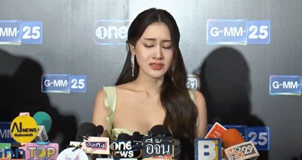 Tiểu thư tài phiệt đời thực của showbiz Thái bị mẹ ruột đăng bài từ mặt - Hình 1