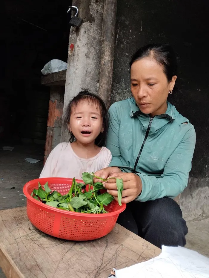 Chạy chữa 10 năm mới sinh được con, người phụ nữ khóc nghẹn khi con mắc bệnh quái ác - Hình 10