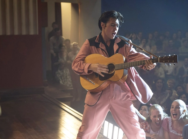 Elvis Presley: Từ cậu bé nghèo đến Ông hoàng nhạc Rock and Roll và bí ẩn về sự ra đi ở tuổi 42 - Hình 4