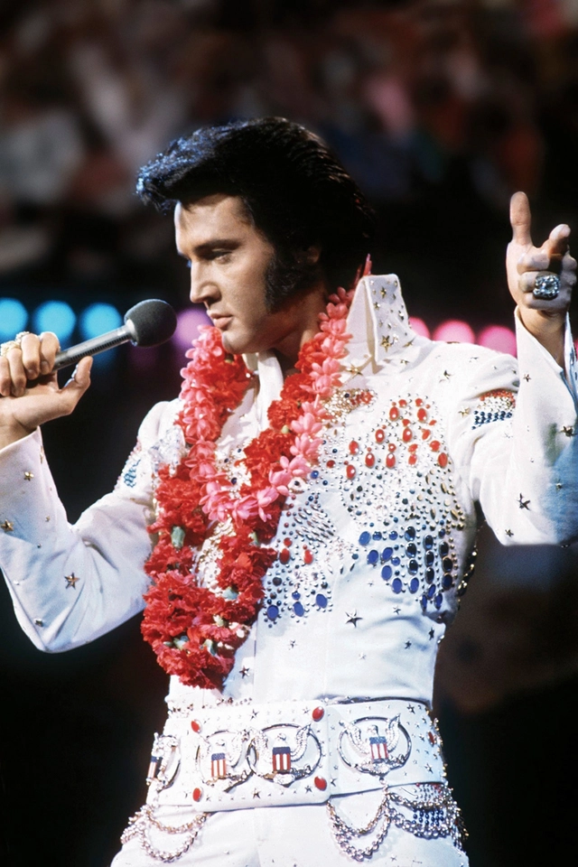 Elvis Presley: Từ cậu bé nghèo đến Ông hoàng nhạc Rock and Roll và bí ẩn về sự ra đi ở tuổi 42 - Hình 1