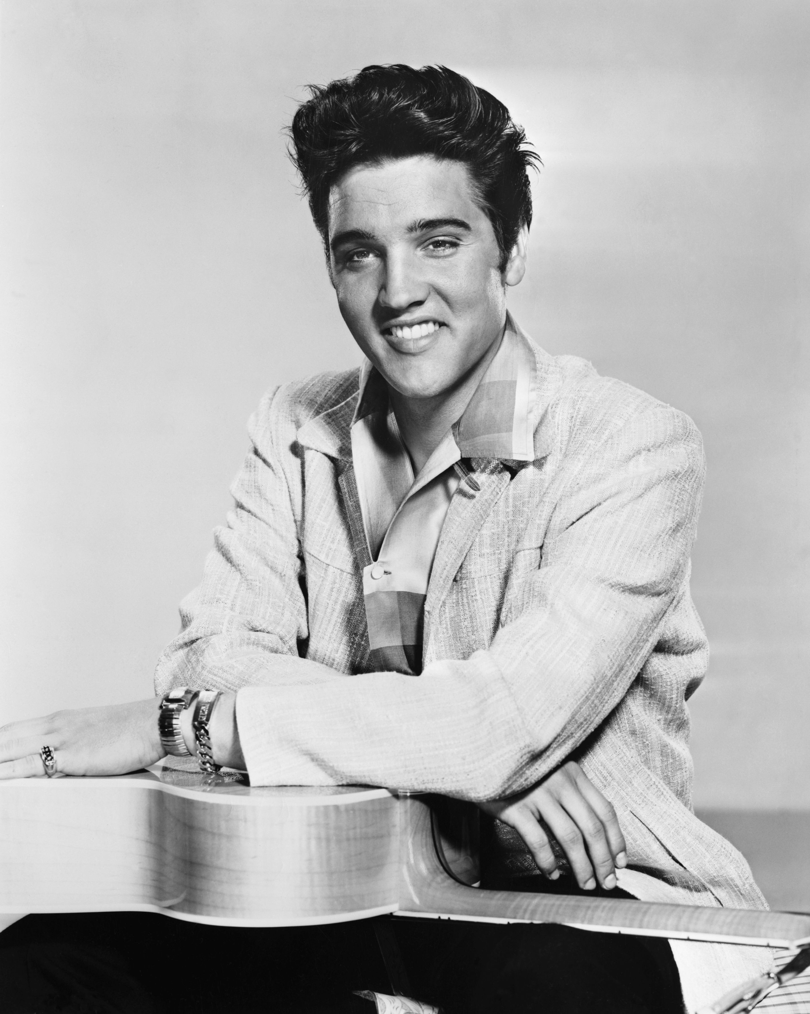 Elvis Presley: Từ cậu bé nghèo đến Ông hoàng nhạc Rock and Roll và bí ẩn về sự ra đi ở tuổi 42 - Hình 6