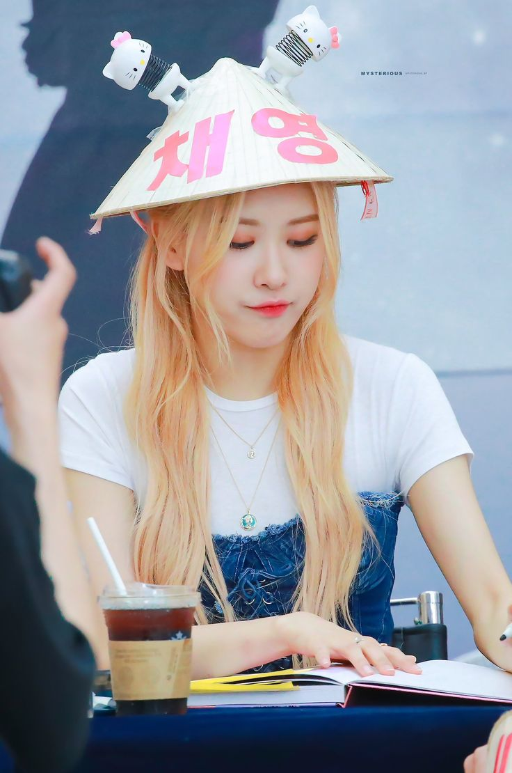 BLACKPINK thả thính fan Việt Nam, Rosé xứng danh dâu Việt, Lisa bỗng bị cấm làm 1 việc? - Hình 3