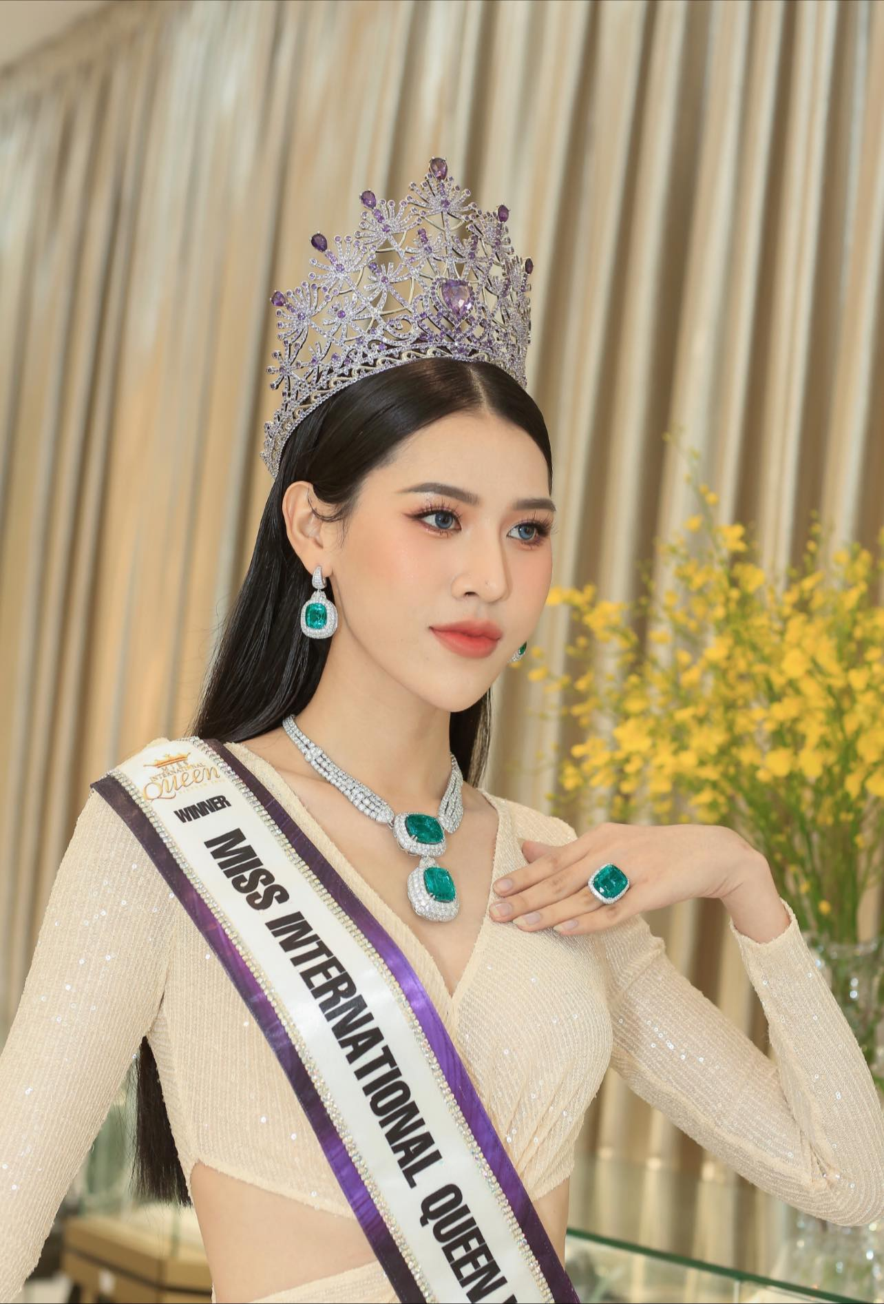 Dịu Thảo trục trặc trong màn xuất trận đến Miss International Queen 2023, fan la ó đòi công bằng - Hình 6