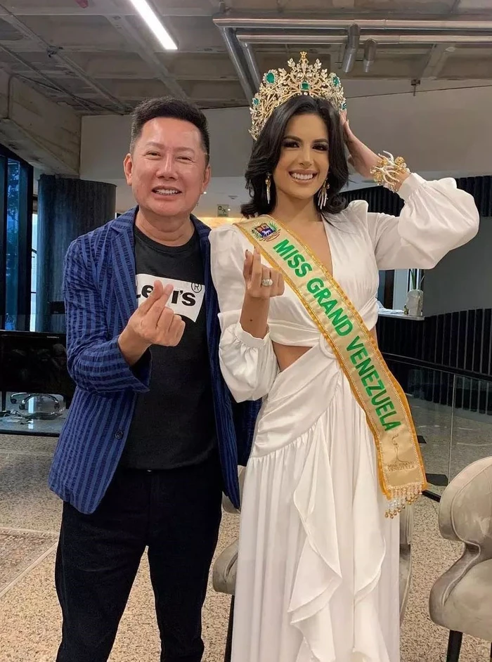 Miss Grand Venezuela 2023 thả thính Việt Nam với áo dài nón lá, Mr. Nawat vẫn bị quốc tế tẩy chay? - Hình 4