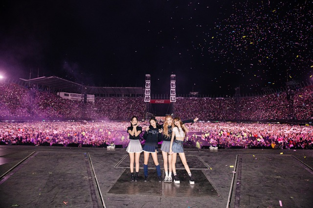 Jisoo (BLACKPINK) mê mẩn chả giò, cưng chiều fan Việt hết mực, BTS - EXO cũng rục rịch đến VN - Hình 8