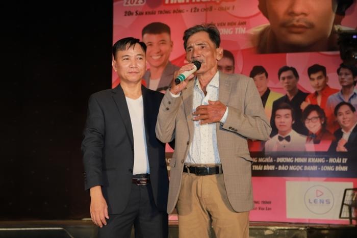 Thương Tín gắng gượng đi hát, bị bầu show chiếm hết tiền khán giả tặng, cố nhịn nhục vì 1 điều - Hình 4