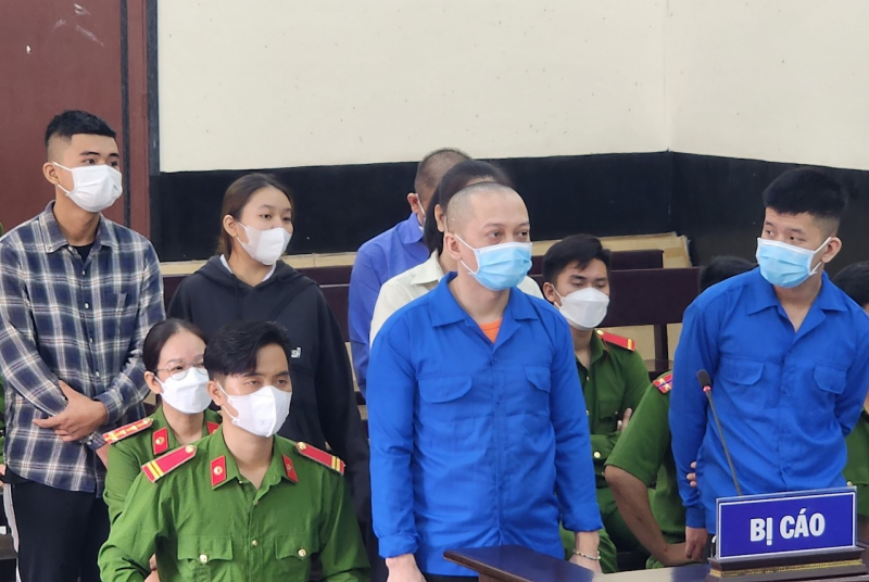 Đòi nợ kiểu đao búa, 13 bị cáo lĩnh án - Hình 1