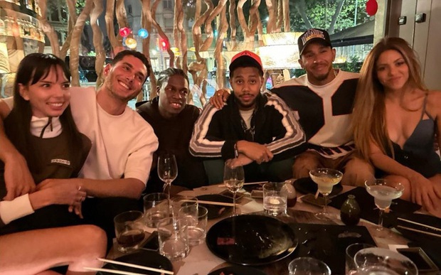 Rộ tin đồn Shakira có mối tình mới với tay đua công thức 1 Lewis Hamilton - Hình 1