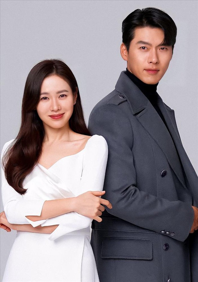 Son Ye Jin - Hyun Bin đồng loạt bị khui quá khứ chấn động, lộ cả ảnh ôm ấp đàn ông lớn tuổi? - Hình 7