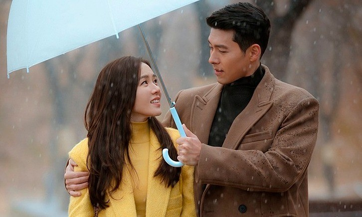 Son Ye Jin - Hyun Bin đồng loạt bị khui quá khứ chấn động, lộ cả ảnh ôm ấp đàn ông lớn tuổi? - Hình 6