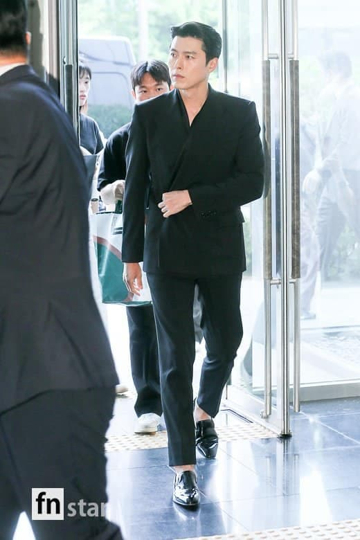 Son Ye Jin - Hyun Bin đồng loạt bị khui quá khứ chấn động, lộ cả ảnh ôm ấp đàn ông lớn tuổi? - Hình 4