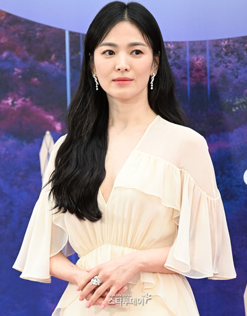 Song Joong Ki lại xuất hiện cùng vợ, Song Hye Kyo bị vạch trần chuyện chấn động năm 17 tuổi - Hình 7