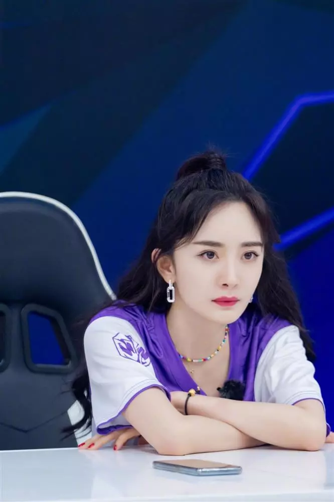 Dương Mịch vừa được vinh danh đã bị Lưu Đan vạch trần mối quan hệ khó tin với Tiểu Gạo Nếp - Hình 1