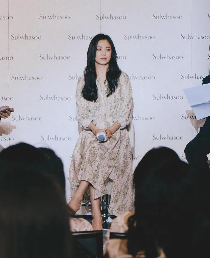 Style váy mùa hè trẻ trung của Song Hye Kyo - Hình 6
