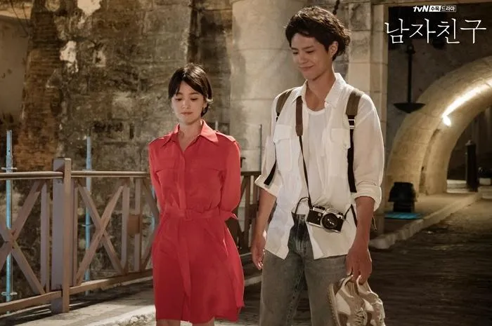 Style váy mùa hè trẻ trung của Song Hye Kyo - Hình 4