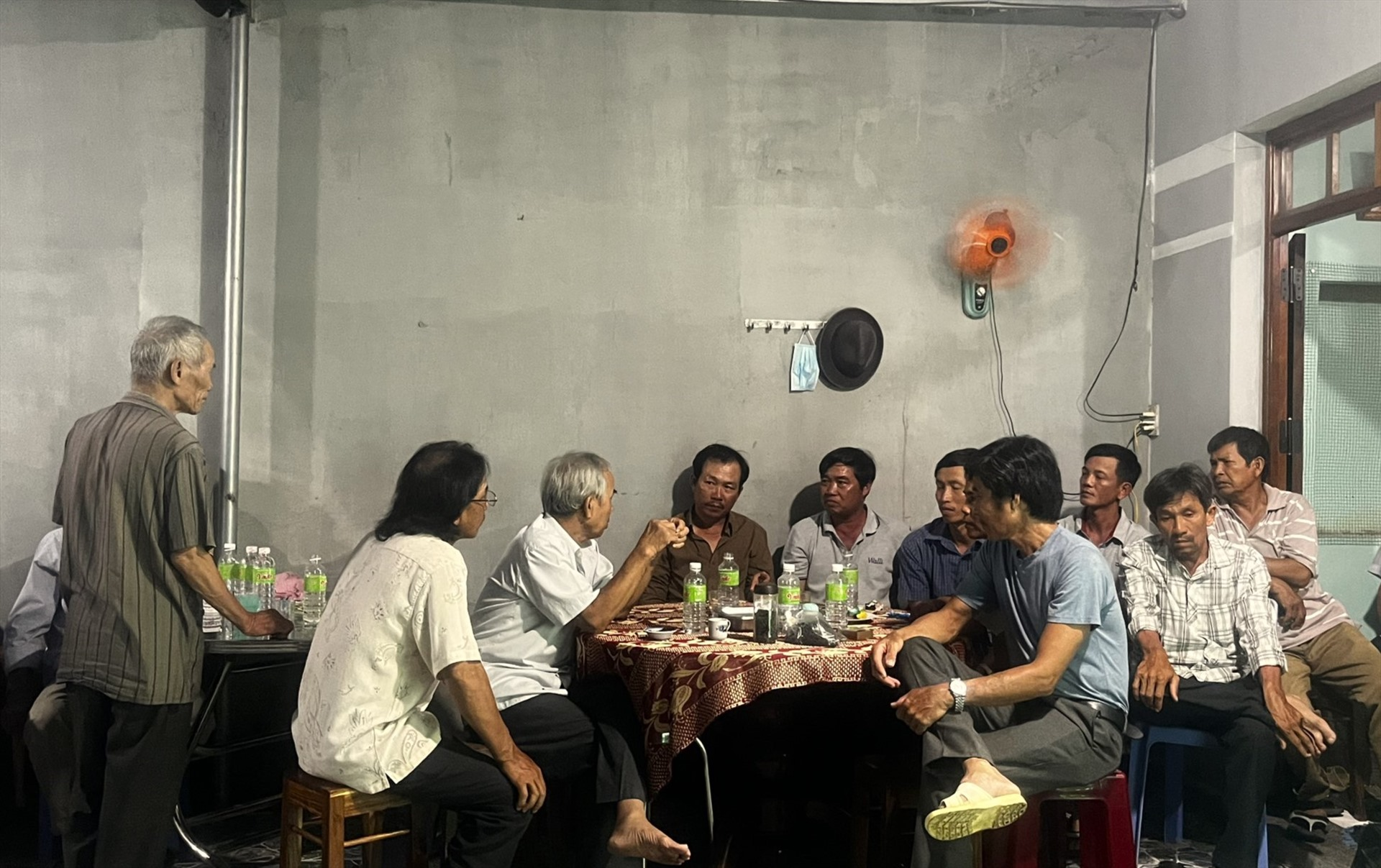 Hoàn cảnh éo le của cặp vợ chồng qua đời trong vụ sạt lở ở Đà Lạt: Làm thợ hồ nuôi cha già và 2 con - Hình 3