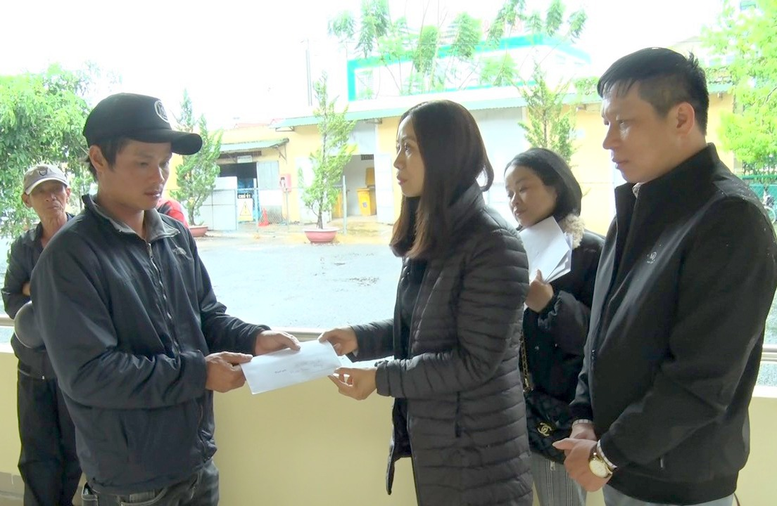 Hoàn cảnh éo le của cặp vợ chồng qua đời trong vụ sạt lở ở Đà Lạt: Làm thợ hồ nuôi cha già và 2 con - Hình 6