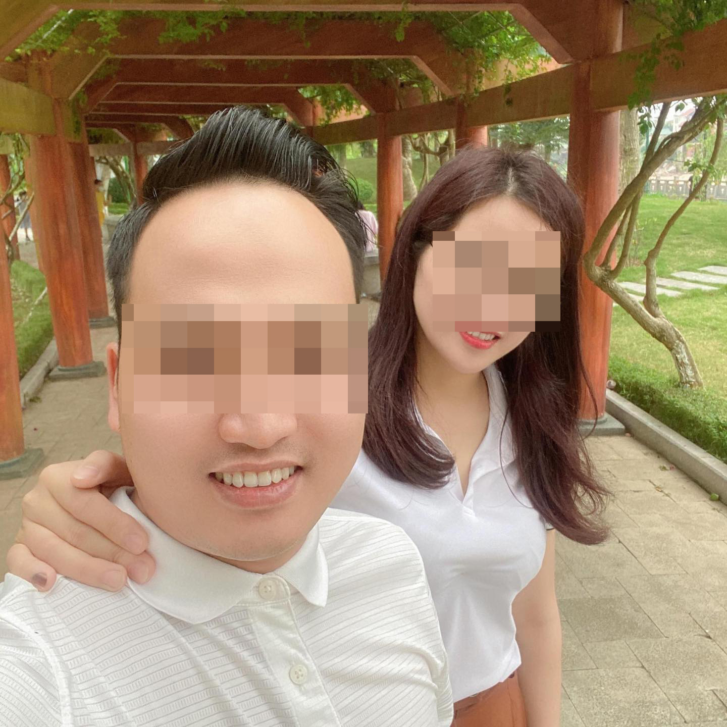 Hé lộ danh tính vợ chồng trẻ quên trả tiền phòng ở Hạ Long: Check in chanh sả, khoe tiền núi - Hình 6