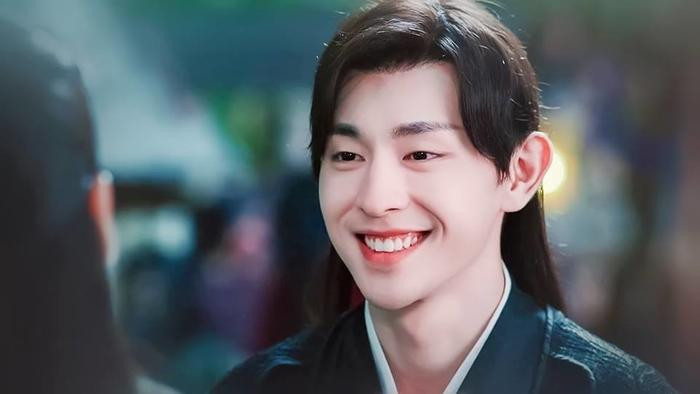 Đặng Luân lần đầu lộ diện khi bị tòa ra lệnh khẩn cưỡng chế tài sản, tỏ rõ thái độ với bạn gái - Hình 1